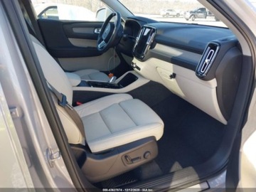 Volvo XC40 2023 Volvo XC 40 B5 Ultimate Bright Theme 2023 2.0 Benzyna 247KM, zdjęcie 9