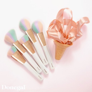 Donegal Кисть для макияжа, для нанесения рассыпчатой ​​и прессованной пудры.