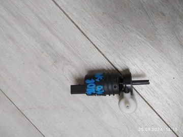 9908. AUDI A3 PUMPIČKA OSTŘIKOVAČŮ PŘEDNÍ 1K6955651