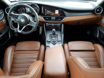 Alfa Romeo Giulia II Sedan 2.0 TBi 280KM 2018 Alfa Romeo Giulia Alfa Romeo Giulia Ti Sport AWD z 2018 roku od ubezpiecza, zdjęcie 8