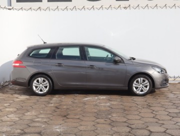 Peugeot 308 II SW Facelifting 1.2 PureTech 130KM 2019 Peugeot 308 1.2 PureTech, Navi, Klima, zdjęcie 5