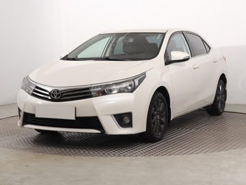 Toyota Corolla XI Sedan 1.6 Valvematic 132KM 2015 Toyota Corolla 1.6 Valvematic, Salon Polska, zdjęcie 1