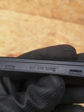 AUDI Q3 83A НАКЛАДКА ПЕРЕДНЕГО ОКНА 83F854328B