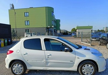 Peugeot 206 Hatchback 5d + 1.4 75KM 2011 Peugeot 206 plus Peugeot 206 plus 206 1.4 Presence 1.4 Benzyna 75KM, zdjęcie 4