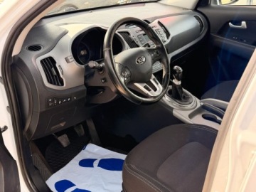 Kia Sportage III SUV Facelifting 1.7 CRDi 115KM 2015 Kia Sportage Biala perla Swietny stan Grzana kierownica 1.7 Diesel, zdjęcie 13