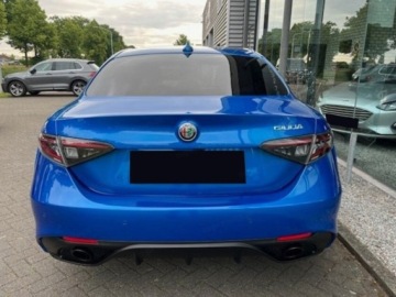 Alfa Romeo Giulia II Sedan Facelifting 2023 2.0 GME Turbo 280KM 2025 ALFA ROMEO Giulia Turbo Veloce Q4 Sedan 2.0 (280KM) 2025, zdjęcie 3