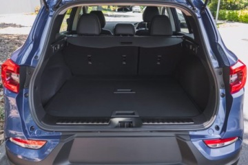 RENAULT KADJAR 2015-2022 ЧЕРНАЯ ШТОРКА БАГАЖНИКА