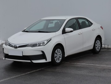 Toyota Corolla XI Sedan Facelifting 1,33 Dual VVT-i 99KM 2017 Toyota Corolla 1.3 Dual VVT-i, Salon Polska, zdjęcie 1