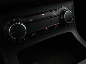 Mercedes Klasa B W246 Sports Tourer 180 BlueEFFICIENCY 122KM 2015 Mercedes B 180 navi czujniki parkowania, zdjęcie 25