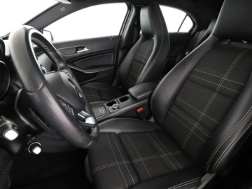 Mercedes Klasa A W176 Hatchback 5d Facelifting 200 156KM 2016 Mercedes A 200 156KM automat navi półskóra PDC, zdjęcie 12