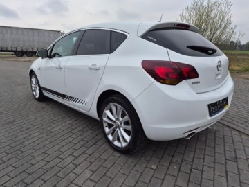 Opel Astra J Hatchback 5d 2.0 CDTI ECOTEC 160KM 2010 Opel Astra J HB 2010r. 2.0 CDTI/160KM Ksenon, bagażnik rowerowy, Alufelgi, zdjęcie 4