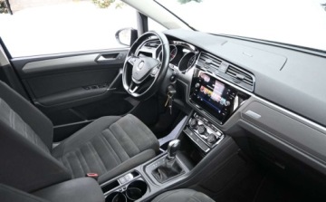 Volkswagen Touran III 1.6 TDI 115KM 2018 Volkswagen Touran 1,6 TDI 115 KM DSG FULL LED HIGH-LINE Alcantara Nawigacja, zdjęcie 28