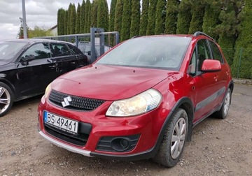 Suzuki SX4 I Hatchback Facelifting 1.6 VVT 120KM 2012 Suzuki SX4 I rej 2013r, 1.6 Benzyna. Uszkodzony. Poobijany. Jezdzi. 1.6