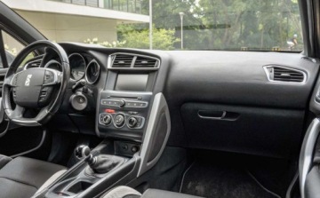 DS 4 I Hatchback Facelifting 2015 (Citroen) 1.6 e-HDi 115KM 2015 Citroen DS4 1,6HDI 2015 r. 174 tys. km 1.6 Diesel 114KM, zdjęcie 9