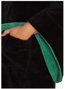 Гарри Поттер – халат Слизерина.