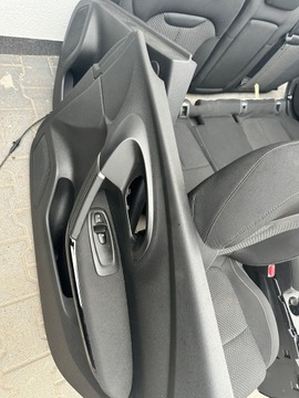 КОМПЛЕКТ СИДЕНИЙ KADJAR, ПОДЛОКОТНИКИ, ОБИВКА, ПОДОГРЕВ ДВЕРЕЙ