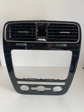 VW SCIROCCO RAMKA DEKOR RADIA CZARNA 1K8819728B