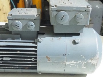 Motoreduktor SEW R43DT80K4TF/VS 0,55 kW 56 obr/min