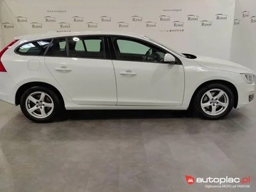 Volvo V60 I Kombi Facelifting 2.0 D3 DRIVE-E 150KM 2017 Volvo V60 I 2.0 D2 I rej. 02/2017, 150 KM, bezwypadkowy, zdjęcie 9