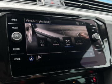 Volkswagen Passat B8 Variant Facelifting 2.0 TDI SCR 150KM 2023 Volkswagen Passat |Podgrzewana Kierownica| Masaż|, zdjęcie 31