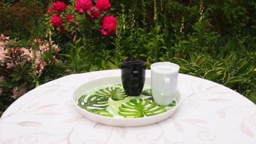 Круглый поднос 35 см с нанесенным на него миксом рисунков.