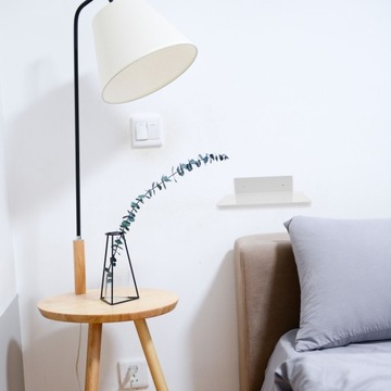 НАСТЕННАЯ ПОЛКА МАЛЕНЬКАЯ ПЛАСТИКОВАЯ ПОДСТАВКА