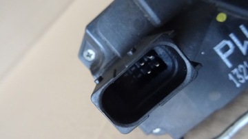 ASTRA III H ZÁMEK DVEŘE PRAVÝ ZADNÍ 4PIN 13210739