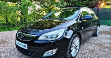 Opel Astra J Hatchback 5d 1.6 Turbo ECOTEC 180KM 2010 Opel Astra BENZYNA 180KM 5 drzwi NAWIGACJA super oakzja polecamy