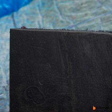 Звукоизоляционный коврик шумоизоляционный из цельной резины с фетром самоклеящийся 1м х 1м.