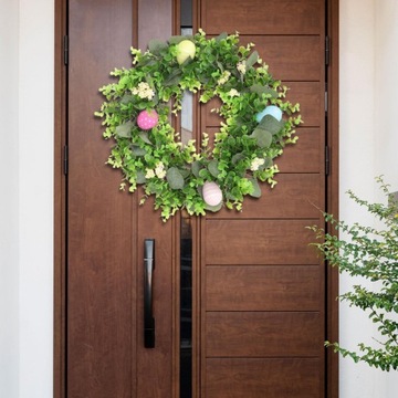 Wieniec wielkanocny z pastelowymi jajkami Fro