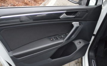 Volkswagen Tiguan II SUV Facelifting 2.0 TDI 150KM 2021 Volkswagen Tiguan 2,0 TDI DSG FULL LED MATRIX Kamera Nawigacja 2.0 Diesel, zdjęcie 21