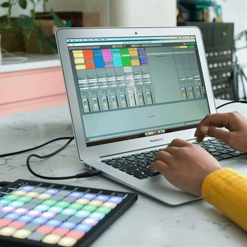 Контроллер Novation Launchpad Mini MK3