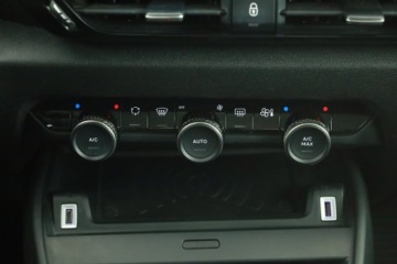 Citroen C4 III SUV 1.2 PureTech 130KM 2021 Citroen C4 1.2 PureTech, Salon Polska, Serwis ASO, zdjęcie 14