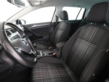 Volkswagen Golf VII Variant 1.4 TSI BlueMotion Technology 125KM 2016 Volkswagen Golf Comfortline PDC grzane fotele, zdjęcie 12