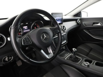Mercedes CLA C117 Coupe Facelifting 1.6 180 122KM 2018 Mercedes CLA 180 full LED półskóra navi grzane, zdjęcie 13