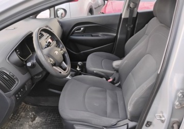Kia Rio III 2011 Kia Rio I rej 2012r, 1.2 Benzyna. Lekko uszkodzony tyl. Jezdzi. 1.2 80KM, zdjęcie 6
