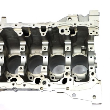 Блок двигателя BMW 6 цилиндров на основании стола