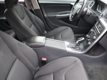 Volvo V60 I Kombi Facelifting 2.0 D3 DRIVE-E 150KM 2018 Volvo V60 D3 2.0, Automat, Navi, Klima, zdjęcie 8