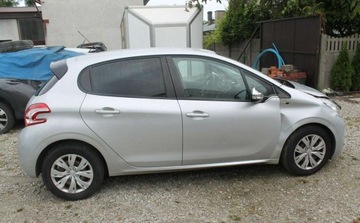 Peugeot 208 I Hatchback 3d 1.6 e-HDI 92KM 2015 Peugeot 208 1.6 Diesel 92KM, zdjęcie 3