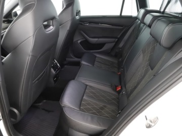 Skoda Octavia IV Kombi 2.0 TDI SCR 200KM 2023 Skoda Octavia Combi 2.0TDI 200KM ACC Hak Matrix Sm, zdjęcie 9