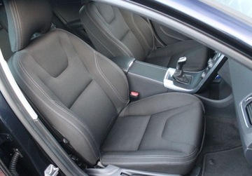 Volvo V60 I Kombi Facelifting 2.0 D3 DRIVE-E 150KM 2016 Volvo V60 D3 Momentum Gwarancja 2.0 Diesel 150KM, zdjęcie 6