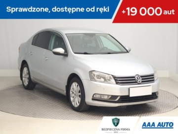 Volkswagen Passat B7 Limousine 2.0 TDI CR DPF BlueMotion 140KM 2011 VW Passat 2.0 TDI, Salon Polska, Navi, Klima