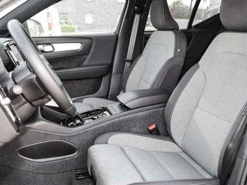 Volvo XC40 Crossover Facelifting 2.0 B3 163KM 2025 VOLVO XC40 B3 Plus Dark Suv 2.0 (163KM) 2025, zdjęcie 3