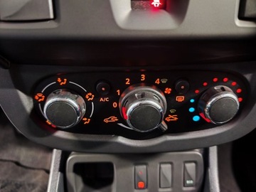 Dacia Duster I SUV Facelifting 1.6 SCe 114KM 2016 Dacia Duster 1.6 benzyna, Klimatyzacja, Tempomat, zdjęcie 9