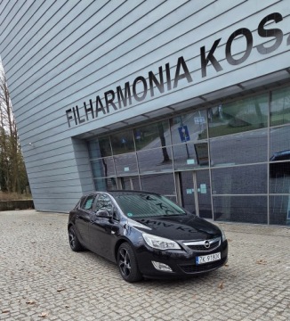 Opel Astra J Hatchback 5d 1.4 Turbo ECOTEC 140KM 2011 OPEL ASTRA J 2011 1.4 Turbo