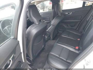 Volvo S60 III 2024 Volvo S60 B5 Core Dark Theme 2024 2.0l 2.0 Benzyna 247KM, zdjęcie 12