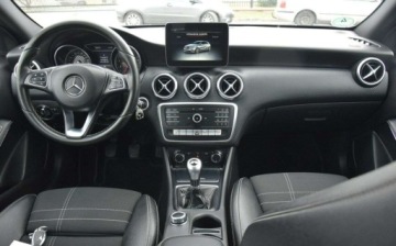 Mercedes Klasa A W176 Hatchback 5d Facelifting 180 122KM 2017 Mercedes-Benz Klasa A 1.6B 2017r Navi PDC Grzane Fotele Sprowadzony Oplaco, zdjęcie 18