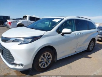 Toyota Sienna III 2022 Toyota Sienna XLE 2022 2.5l 2.5 Hybryda 189KM, zdjęcie 2