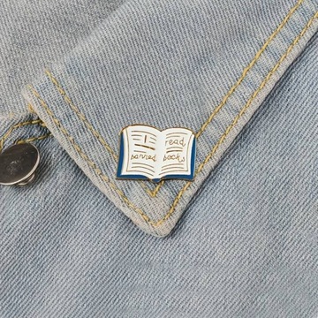 d904 PIN PRZYPINKA METALOWA książka
