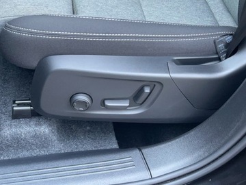 Volvo XC40 Crossover Facelifting 2.0 B3 163KM 2025 Volvo XC 40 VOLVO XC40 B3 Plus Dark Benzyna (163+1, zdjęcie 12